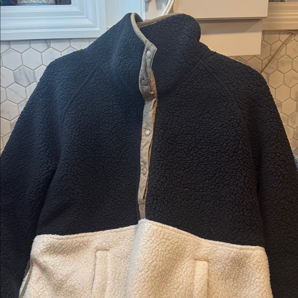 Sherpa Sweater Black & White